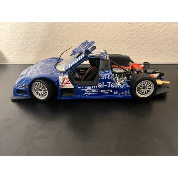Maisto 1/18 Scale diecast 38848 - Mercedes Benz CLK-GTR Mobil1 - Blue - Picture 7 of 9